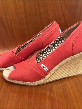 Toms Coral-Red Canvas Peep-Toe Wedge Espadrilles
